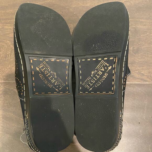 L’Artiste Black Leather Mary Jane Flats with Classic Design - Picture 12 of 15